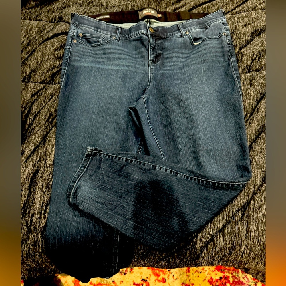 Torrid bombshell skinny 22 short jeans.